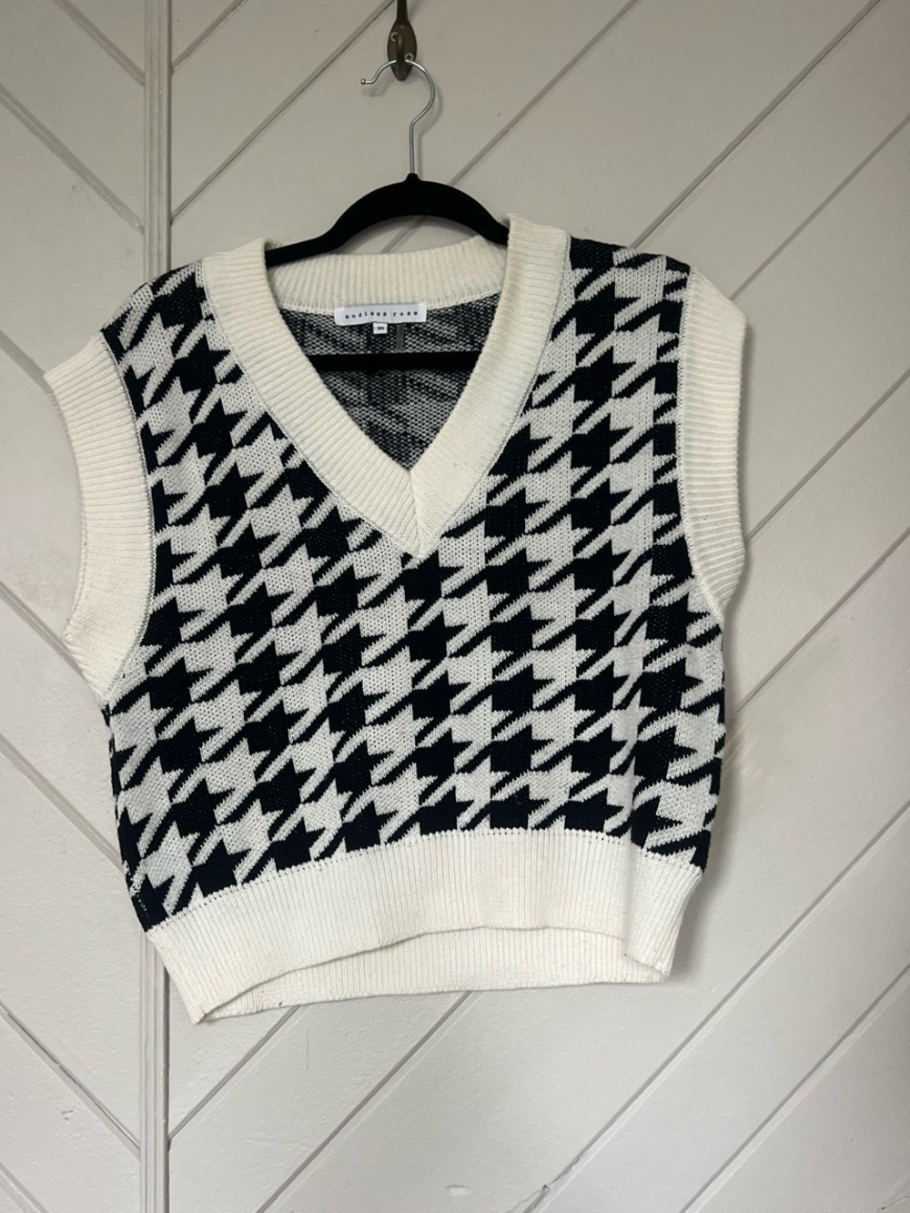 Endless Rose Black & White Houndstooth V-Neck Sweater Vest